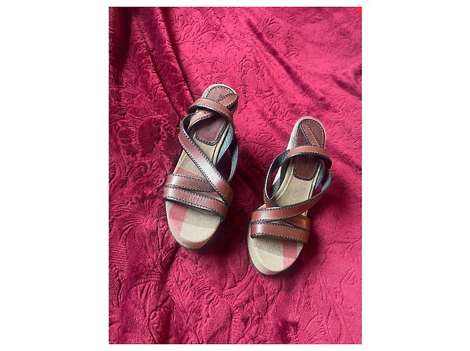 Mule con zeppa Burberry in pelle marrone - vista 11