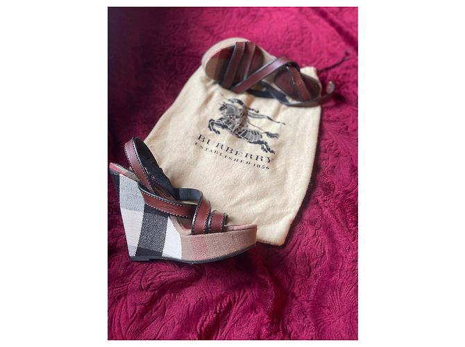 Mule con zeppa Burberry in pelle marrone - vista 7