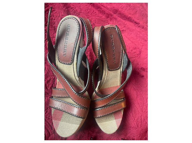 Mule con zeppa Burberry in pelle marrone - vista 9