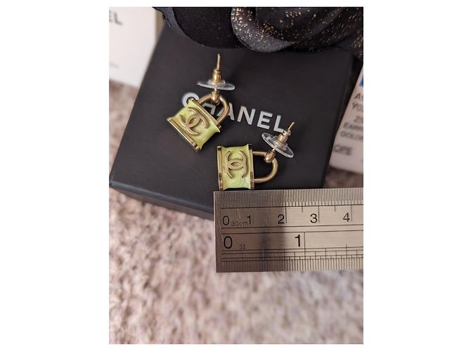 Chanel CC B18P logo Iridescente Lucchetto orecchini set collana box tag Multicolore - vista 11