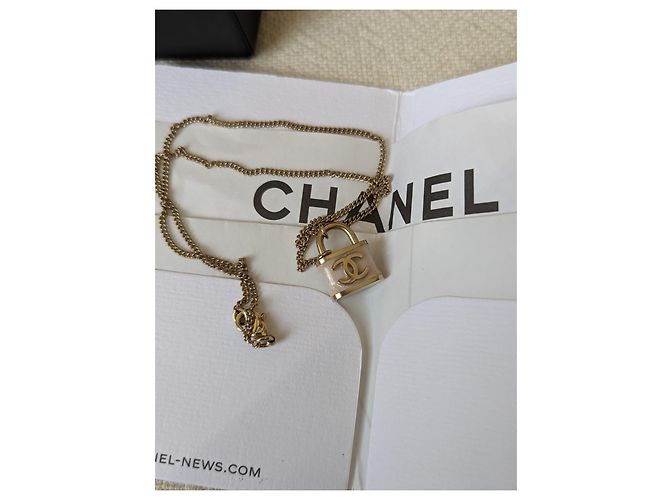 Chanel CC B18P logo Iridescente Lucchetto orecchini set collana box tag Multicolore - vista 15