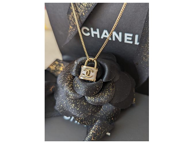 Chanel CC B18P logo Iridescente Lucchetto orecchini set collana box tag Multicolore - vista 16