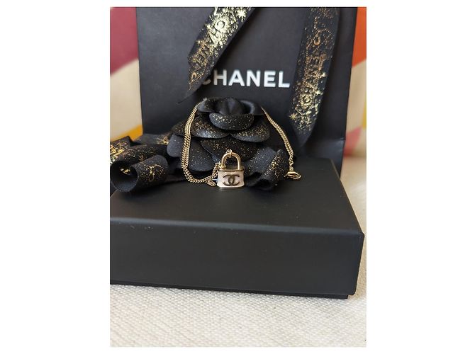 Chanel CC B18P logo Iridescente Lucchetto orecchini set collana box tag Multicolore - vista 17