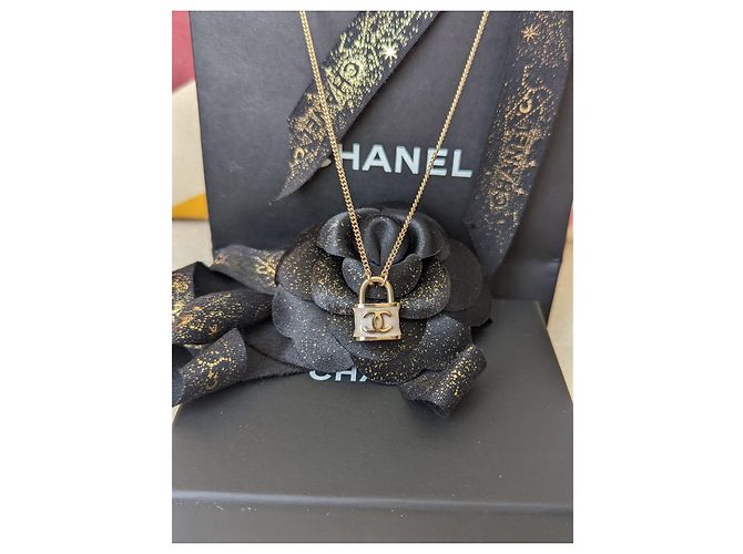 Chanel CC B18P logo Iridescente Lucchetto orecchini set collana box tag Multicolore - vista 18