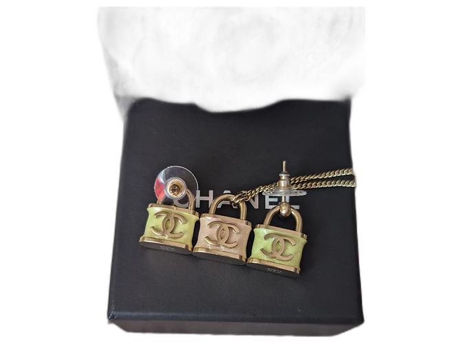 Chanel CC B18P logo Iridescente Lucchetto orecchini set collana box tag Multicolore - vista 4