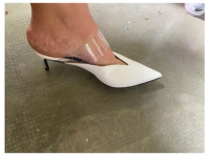Stella Mc Cartney Mules Stella McCartney en cuir blanc à bout pointu - vue 13