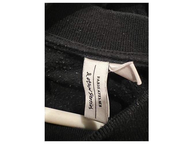 & Other Stories Schwarzer Baumwoll-Sweatshirt mit roten Paillettenherzen - Ansicht 4