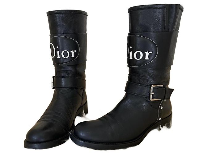 Botas Christian Dior de couro preto com fivela e estrelas logo 36 - vista 2