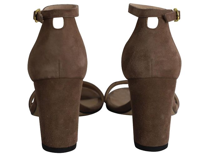 Sandali minimalisti con tacco alto Stuart Weitzman in camoscio marrone - vista 4