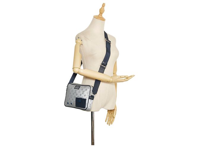 Louis Vuitton Grey Monogram Satellite Alpha Messenger Nero Grigio - vista 10