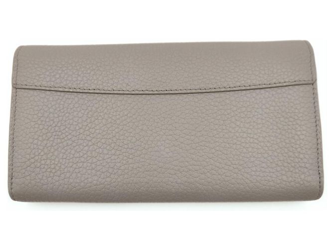 Billetera Louis Vuitton Capucines en cuero gris claro - vista 2