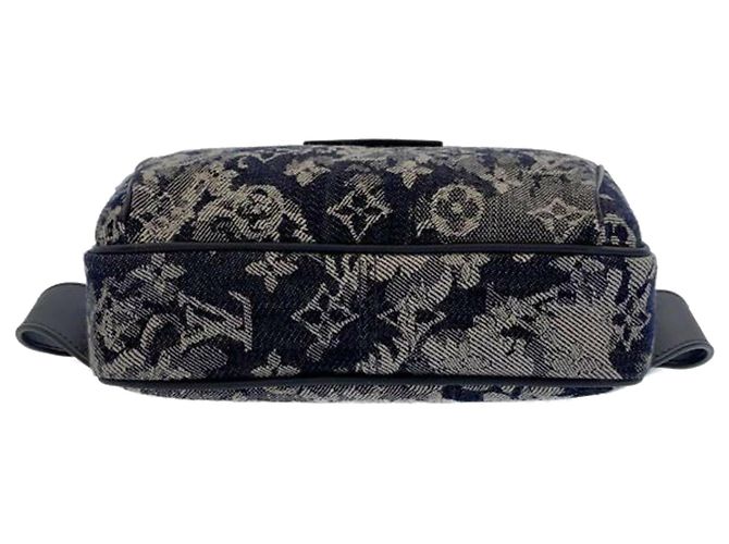 Bumbag Marsupio da esterno con tappezzeria monogramma blu Louis Vuitton - vista 4