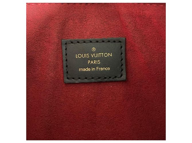 Néonoé Pochette Louis Vuitton NeoNoe in Pelle Empreinte Nera Nero - vista 5