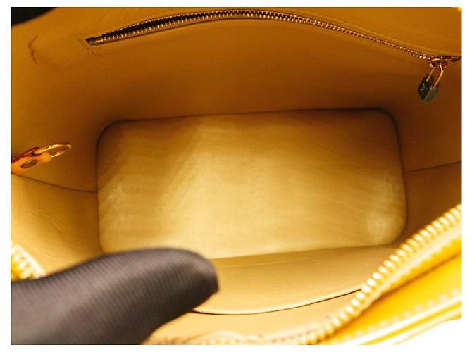 Louis Vuitton Houston in vernice dorata/jaune Beige D'oro Giallo - vista 20