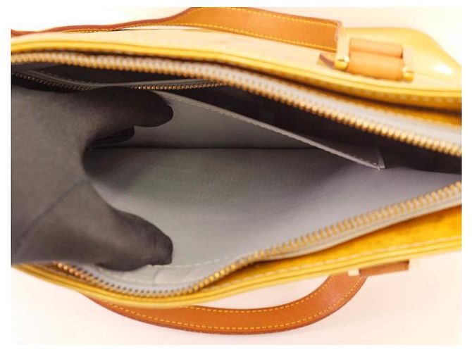 Louis Vuitton Houston in vernice dorata/jaune Beige D'oro Giallo - vista 14