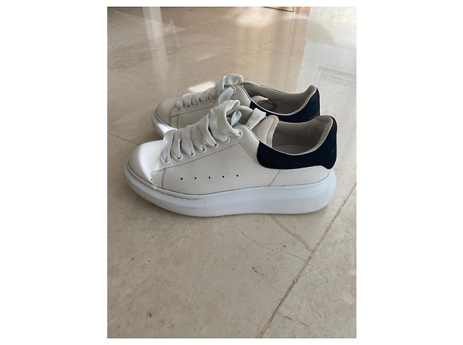 baskets blanches Alexander Mcqueen - vue 3