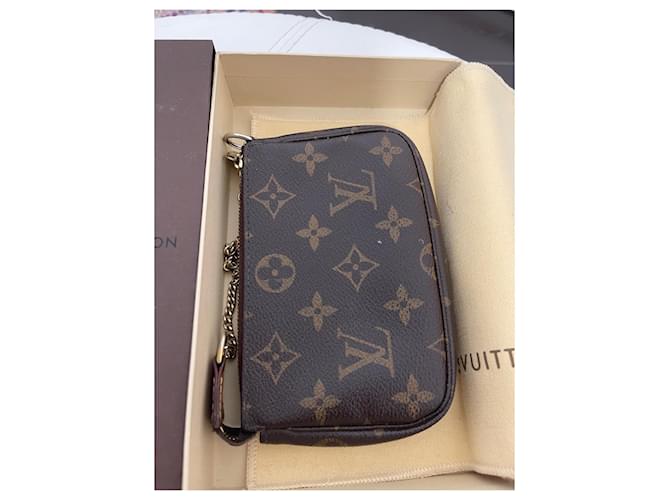 Louis Vuitton Mini-Pochette mit goldener Kette und Reißverschluss Kastanie - Ansicht 3