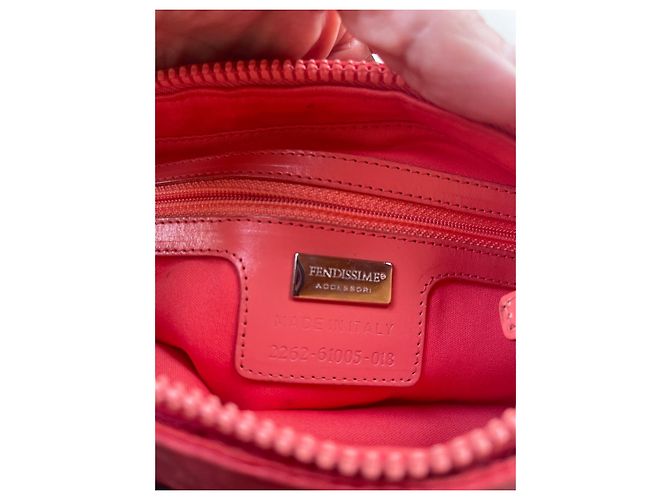 Borsa a mano Fendi Baguette in raso rosso - vista 3
