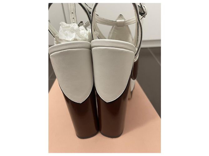 Sandali con tacco Miu Miu in pelle beige multicolore - vista 2