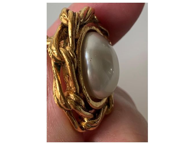 Chanel Orecchini a clip in perle e metallo dorato Crema Gold hardware - vista 11