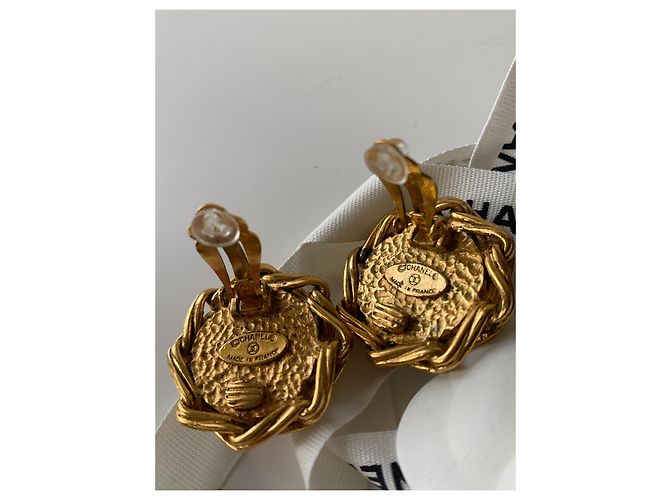 Chanel Orecchini a clip in perle e metallo dorato Crema Gold hardware - vista 16