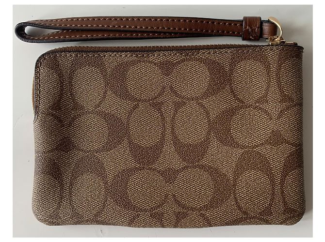 Clutch Coach em couro caramelo - vista 2