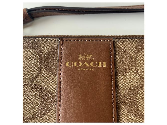 Clutch Coach em couro caramelo - vista 3