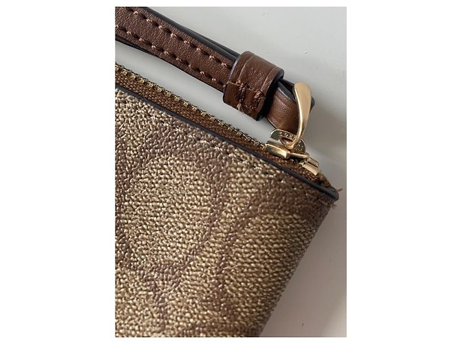 Clutch Coach em couro caramelo - vista 4