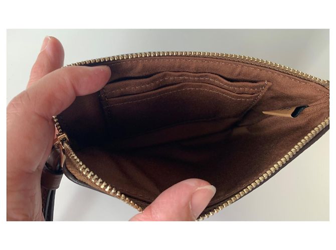 Clutch Coach em couro caramelo - vista 6