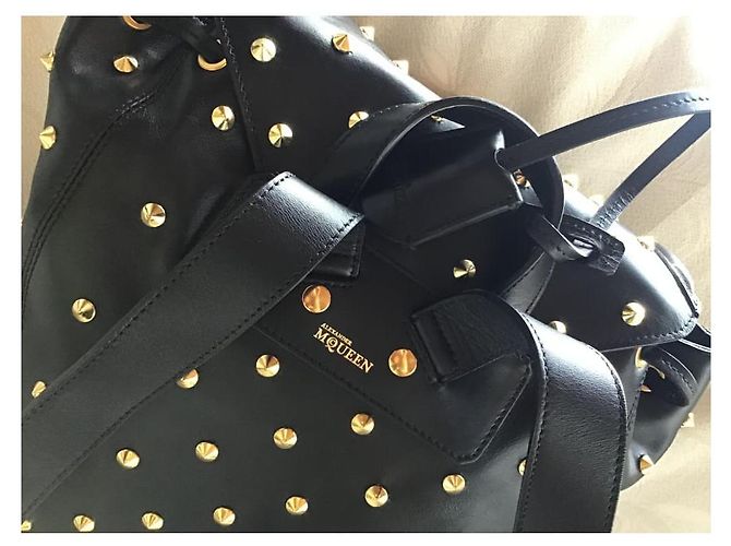 ***Zaino Alexander McQueen in pelle con borchie e lucchetto Nero Gold hardware - vista 5