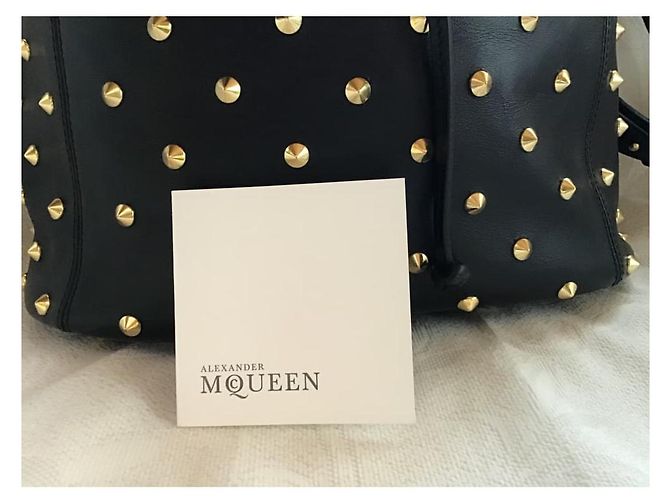 ***Zaino Alexander McQueen in pelle con borchie e lucchetto Nero Gold hardware - vista 8