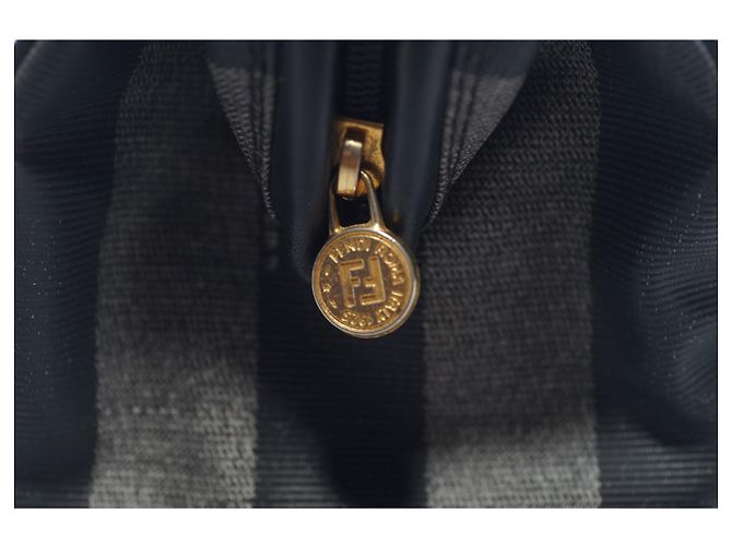 Fendi Pequin Handtasche aus Nylon Grau - Ansicht 8