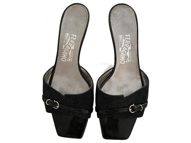 Salvatore Ferragamo Schwarze Stoff Pumps Gr. 38 - Ansicht 2