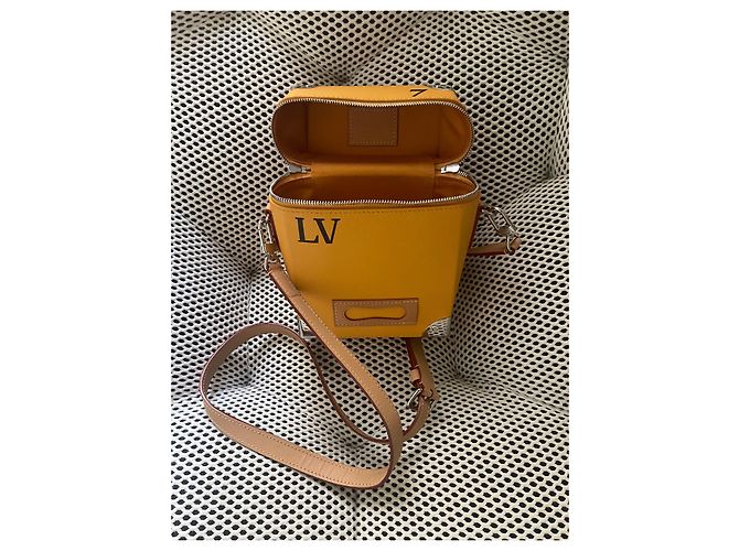 Borsa Saddle Louis Vuitton Gialla in Pelle Giallo - vista 3