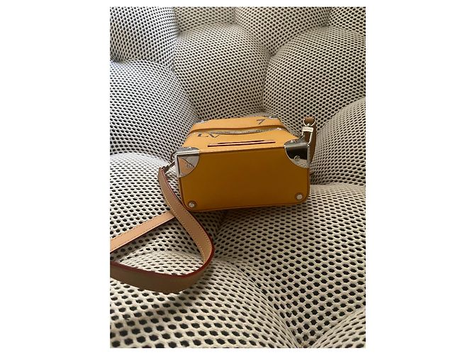 Borsa Saddle Louis Vuitton Gialla in Pelle Giallo - vista 6