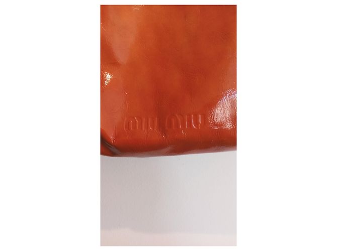 Borsa tote Miu Miu in vernice arancione - vista 3