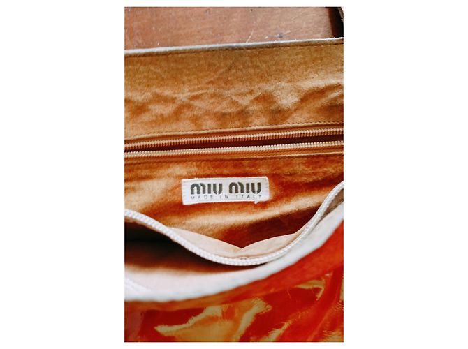 Borsa tote Miu Miu in vernice arancione - vista 4