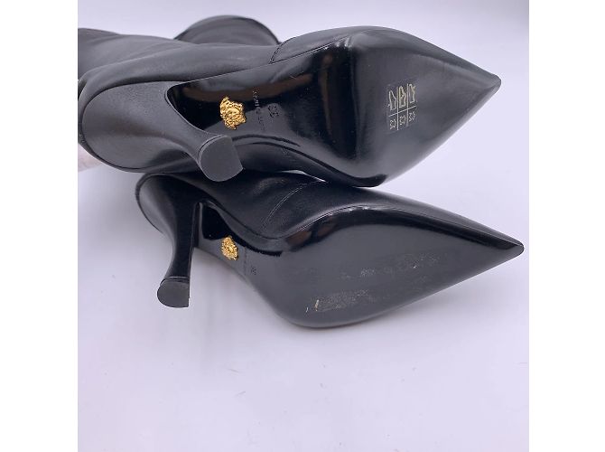 Versace Stivali con tacco in pelle nera con zip centrale 36 Nero - vista 5