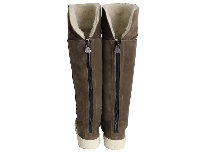 Stivali Moncler foderati in shearling al ginocchio in pelle scamosciata grigia Grigio - vista 4