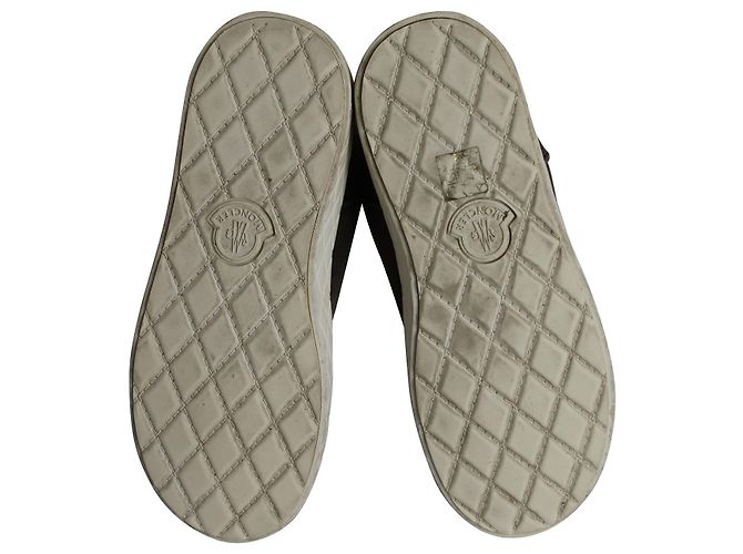 Stivali Moncler foderati in shearling al ginocchio in pelle scamosciata grigia Grigio - vista 5