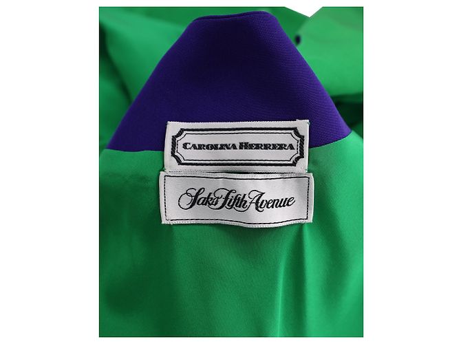 Carolina Herrera Blazer recortado com gola contrastante e peito forrado em seda roxa - vista 4