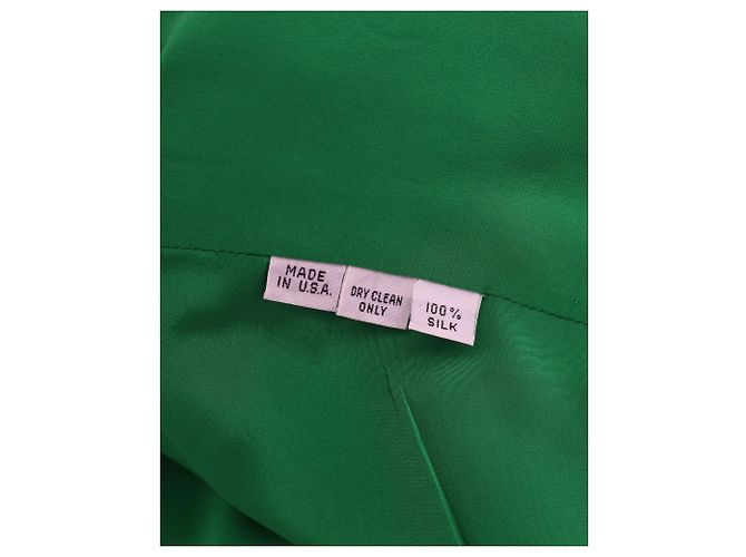 Carolina Herrera Blazer recortado com gola contrastante e peito forrado em seda roxa - vista 5