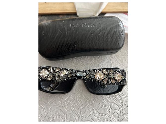 Chanel Crystal Bijou Numero 1 Gafas de sol negras Negro - vista 3