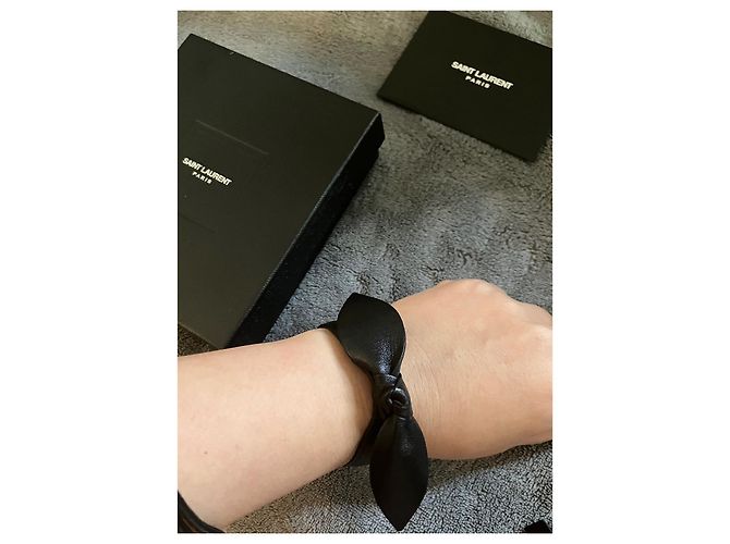 Bracciale Saint Laurent in pelle nero con fiocco - vista 5