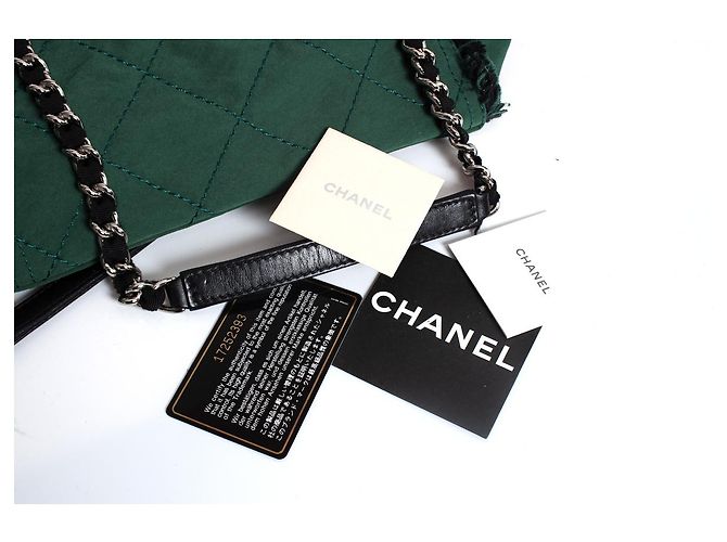 Chanel, Grüne gesteppte Canvas-Tasche - Ansicht 10