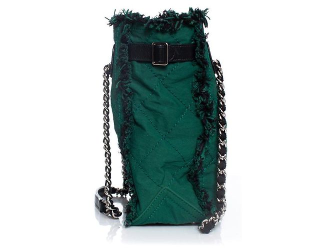 Chanel, Grüne gesteppte Canvas-Tasche - Ansicht 4