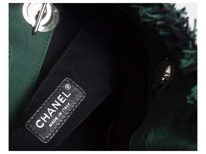 Chanel, Grüne gesteppte Canvas-Tasche - Ansicht 9