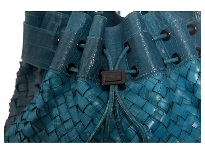Burberry, bolsa de couro turquesa com estampa de crocodilo em relevo. Azul - vista 8