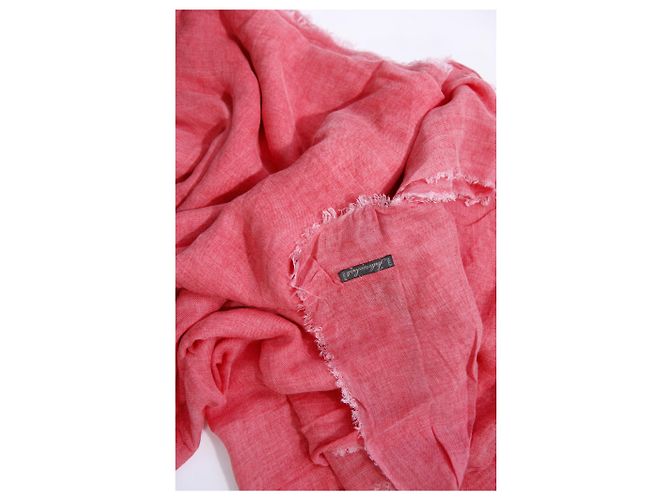 Faliero Sarti, Sciarpa rosa con bordi grezzi. - vista 3