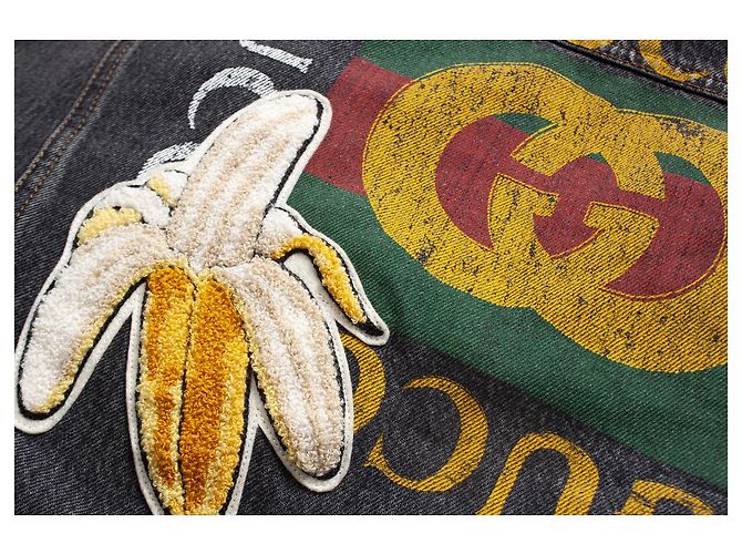 gucci, Giubbotto in denim grigio con patch banana - vista 5